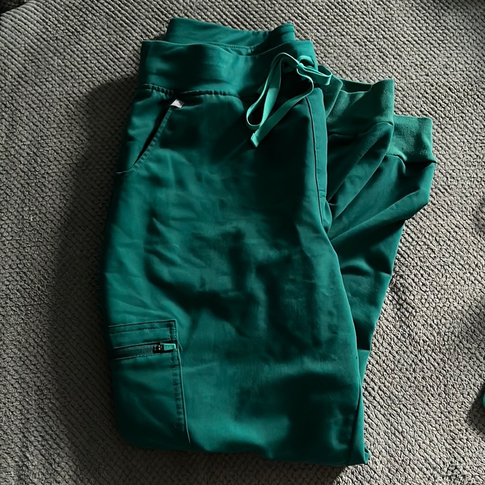 Figs Hunter Green Zamora Scrub Bottoms in Petite Large